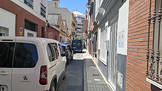 Human skull and other skeletal remains found at squatted flat on the Costa