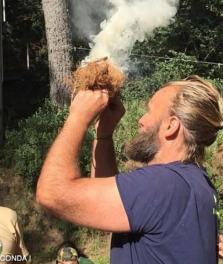 Imagen secundaria 2 - Why has demand for a survival course rocketed on the Costa del Sol?: 'Everyone should undergo training like this, because difficult times are bound to come and you have to be prepared'