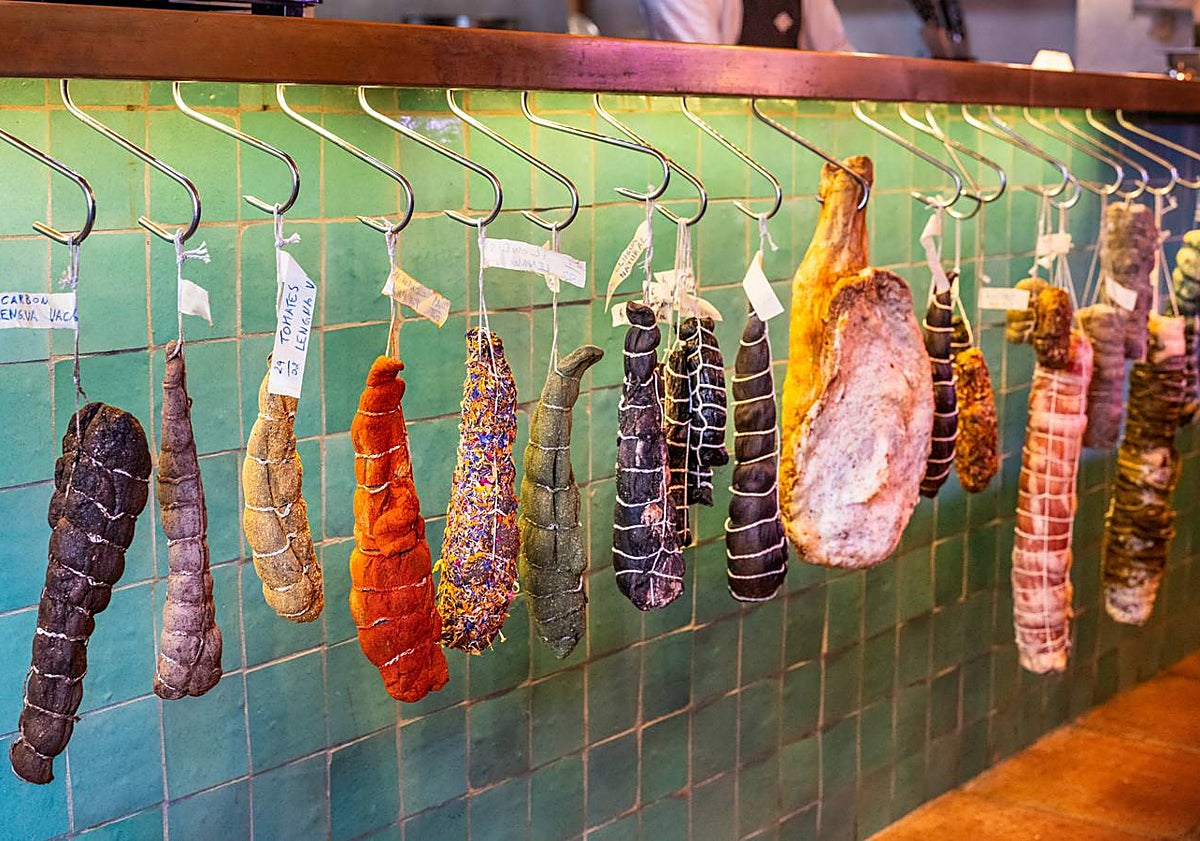 Imagen principal - The Lagarde brothers make their own charcuterie.