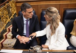 PM Pedro Sánchez talks with Yolanda Díaz of coalition partner Sumar in the Congreso chamber on Wednesday.