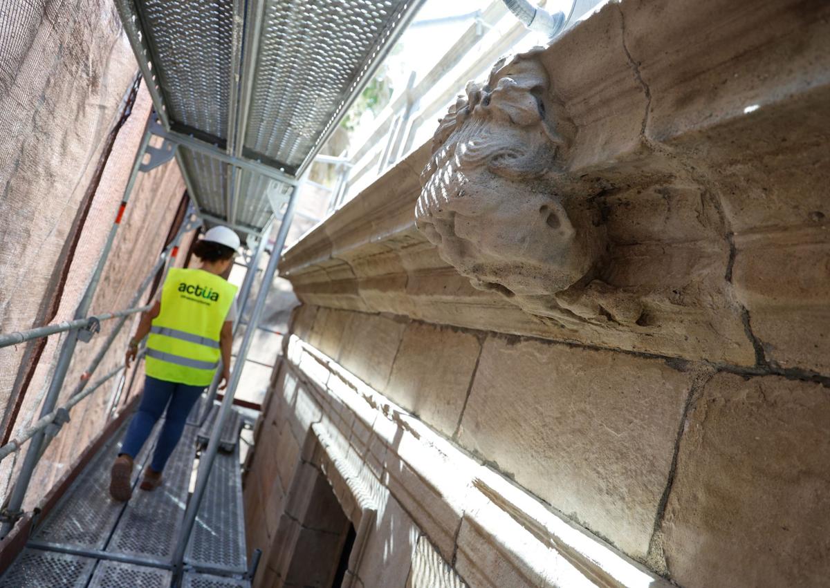 Imagen secundaria 1 - A new architectural treasure in a busy dockside area filled with tourists in Malaga: these are some of its secrets