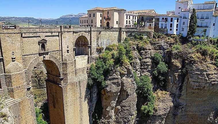 When will strict new traffic restrictions come into effect on Ronda's historic Puente Nuevo bridge?