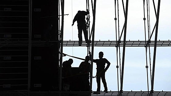 Unions formally request early retirement for one million construction workers in Spain