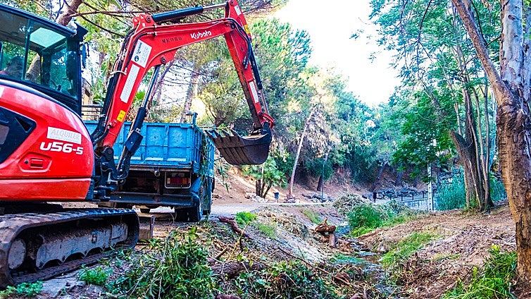 Marbella clears more than 175,000m² of municipal plots and streams in first six months of year