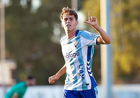 Niño celebrates one of his goals.