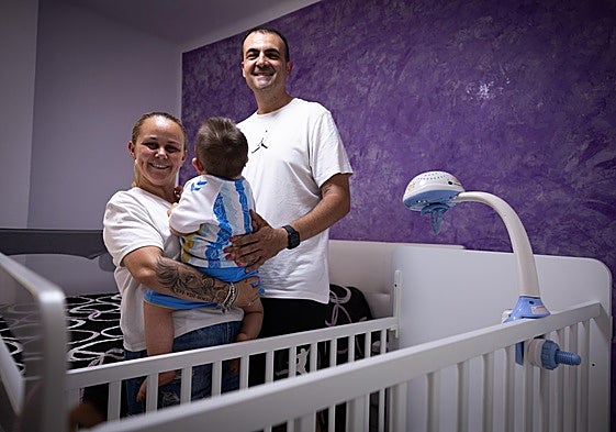Tamara Fernández, Juani Martín and their son Romeo.