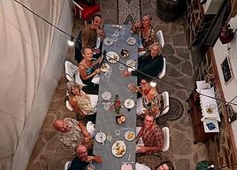 In this alleyway in Benalauría village they cook up some very special moments.