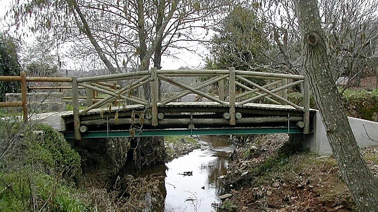 The tiny bridge in Spain that fascinates the British press: 'Cross it and you move an hour into the future'