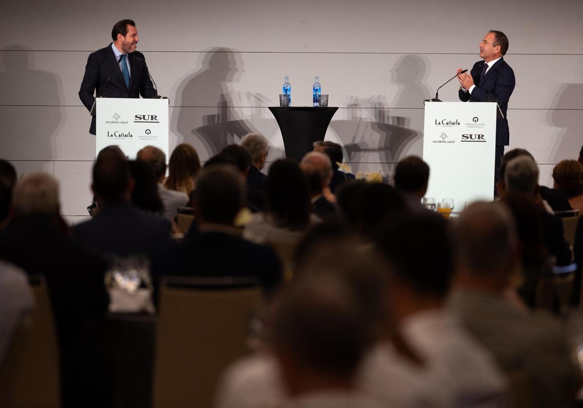 Minister of transport Óscar Puente and SUR's editor-in-chief Manolo Castillo.