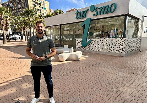 Councillor Ponce outside the tourist office in Fuengirola.
