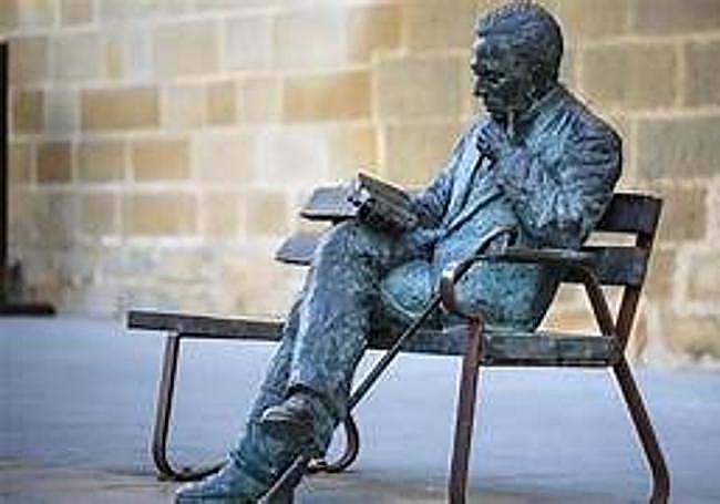 This statue of Machado in Baeza is one of many installed throughout Spain in honour of the poet.