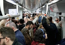 File image of passengers on board a packed Cercanías train on the Costa del Sol.