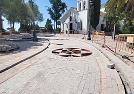 Some part of the work being carried out in the area around the church of Santo Domingo.