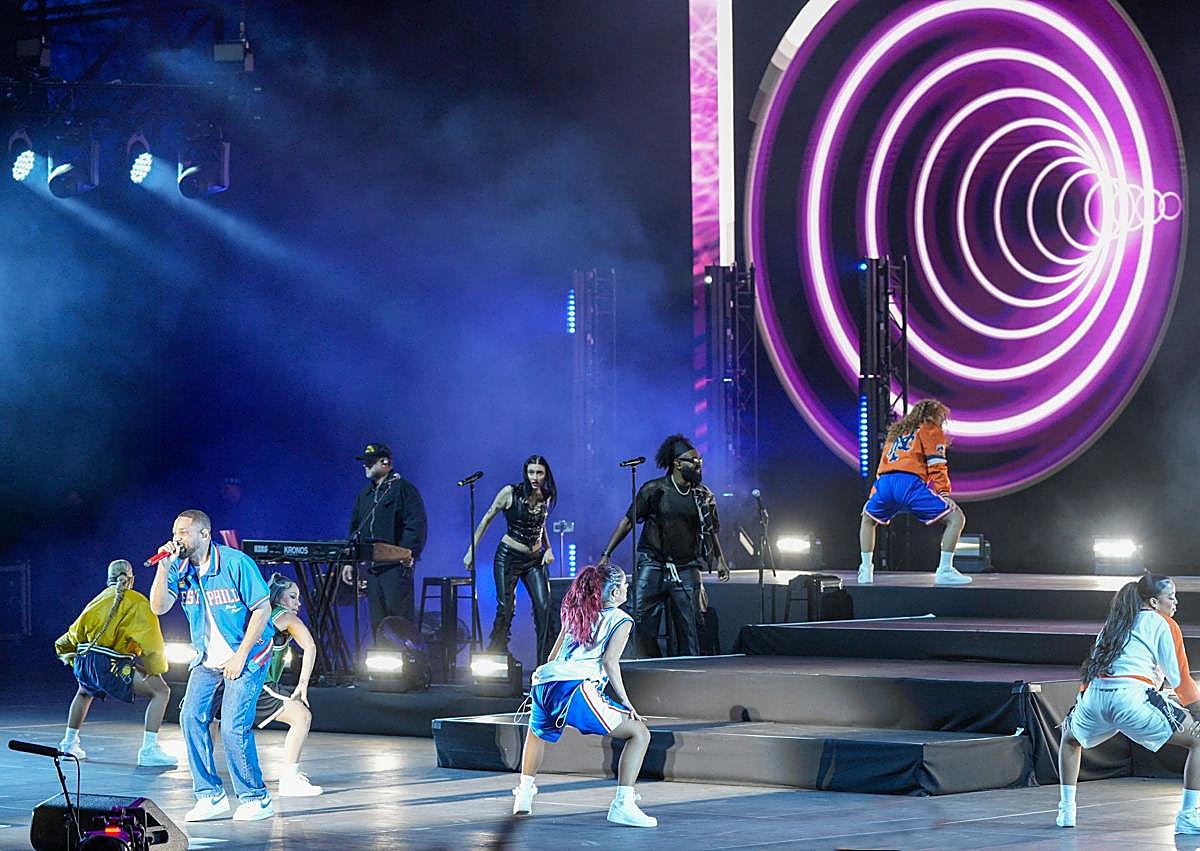 Imagen secundaria 1 - Will Smith rocks quarry venue during rebirth in Marbella, in pictures