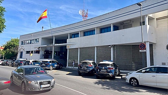 Rolex thieves flee scene by crashing through car park security barrier in Marbella