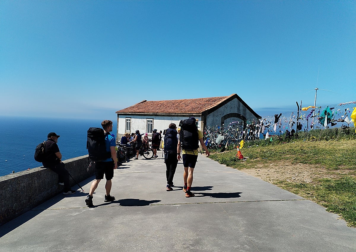 Imagen secundaria 1 - Fisterra village, meeting points and 'message desks'.