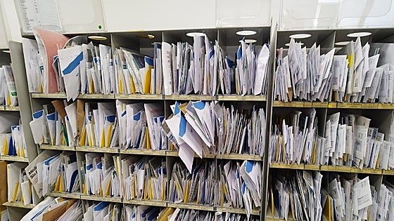 Outrage in Guadalhorce valley town with post delivery backlog of more than 14,000 letters and 5,000 official notifications