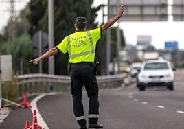 The DGT also flags up the increasing use of mobile phones while driving.