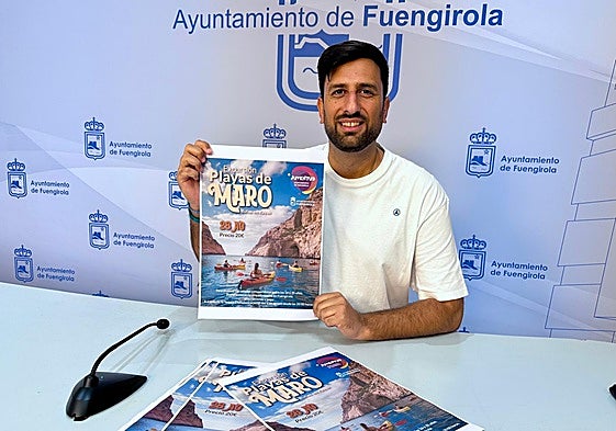 Councillor Vargas announces the kayaking excursion.