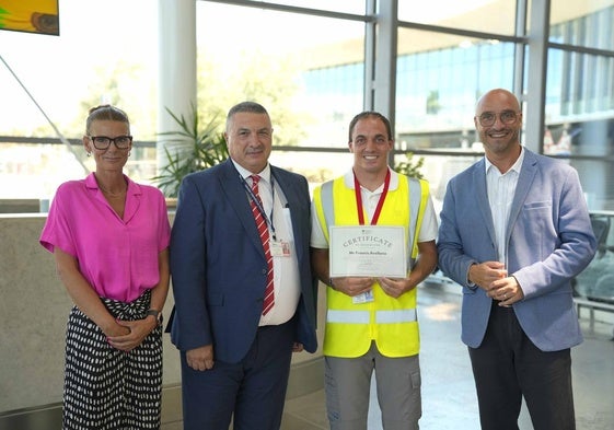 Francis Avellano with airport management (left) and minister Santos (right).