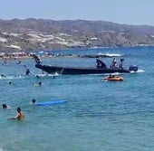 Immigrants disembark in broad daylight at Castell de Ferro beach full of bathers