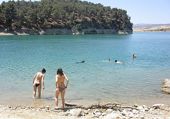 Seven things not to miss this summer on a visit to Malaga's stunning Guadalhorce reservoirs