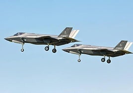 F35 aircraft in mid-flight.