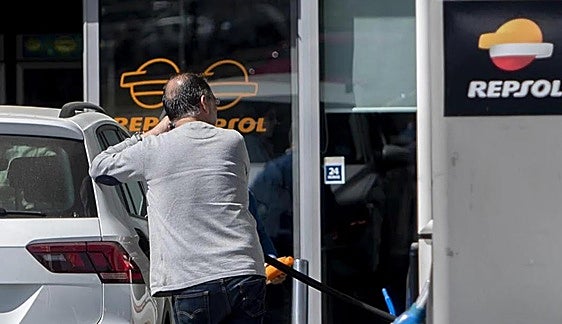 Falling fuel prices make this summer as cheap for drivers as 2022