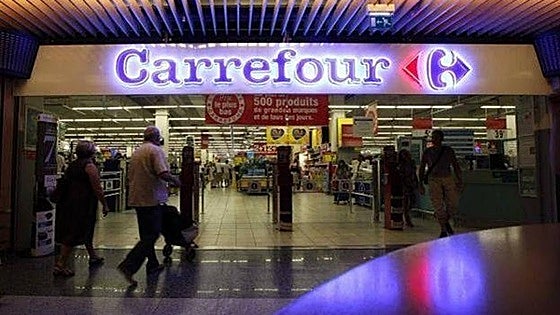 Carrefour worker buys cakes for his colleagues to mark his birthday and ends up fired: he must now be reinstated or compensated with 105,000 euros