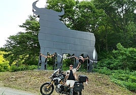 Julio Álamo celebrates reaching the last Osborne bull in Matsunoyama Onsen (Japan).