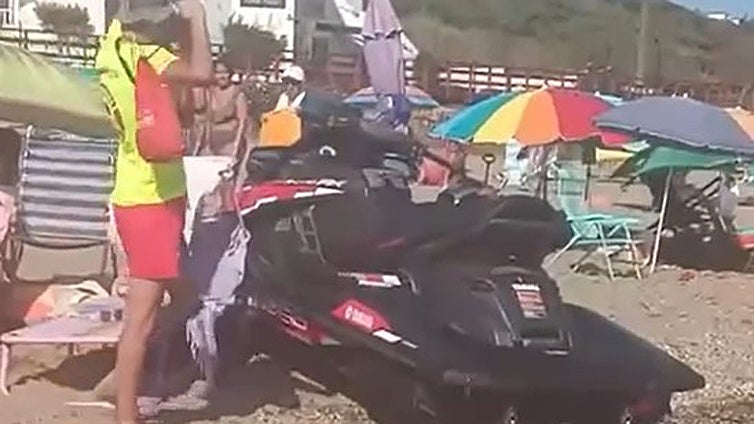 Loose jet ski shoots towards bathers and causes panic in Mijas