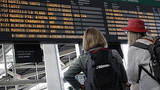 Renfe ordered to compensate passenger over 1,000 euros for missed flight to Cuba after train delays