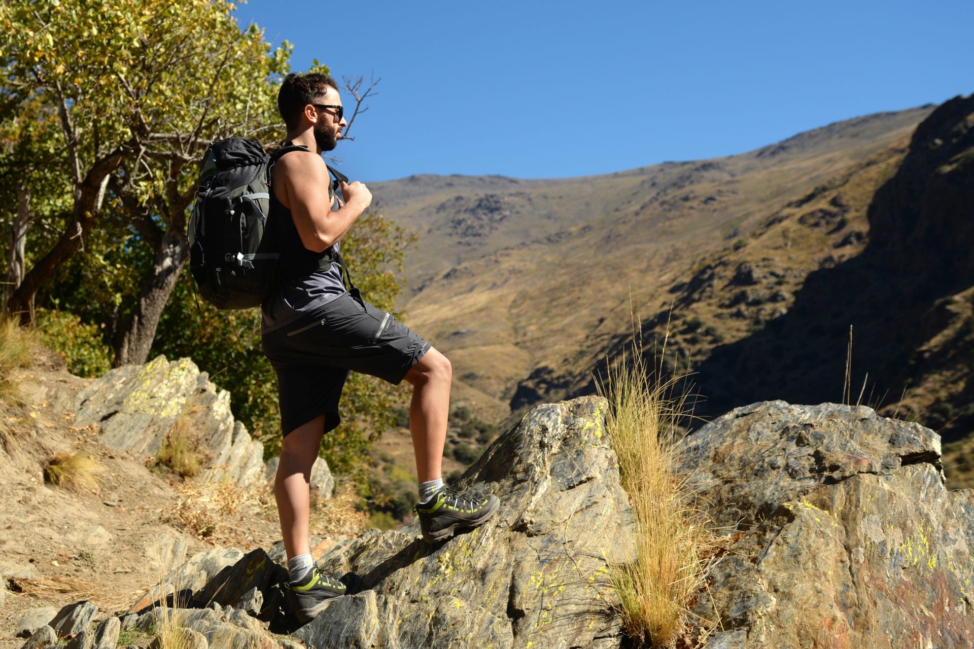 The area offers several walking routes to climb Mulhacén