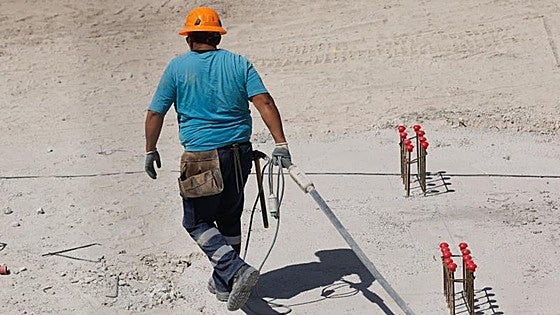 Spanish government reminds workers that they are entitled to paid leave during heatwaves in certain circumstances
