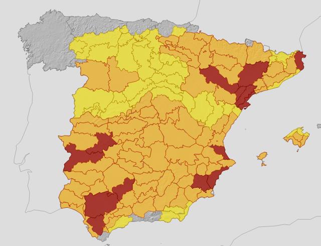 Weather alerts for high temperatures or thunderstorms on Sunday, 17 August 2025.