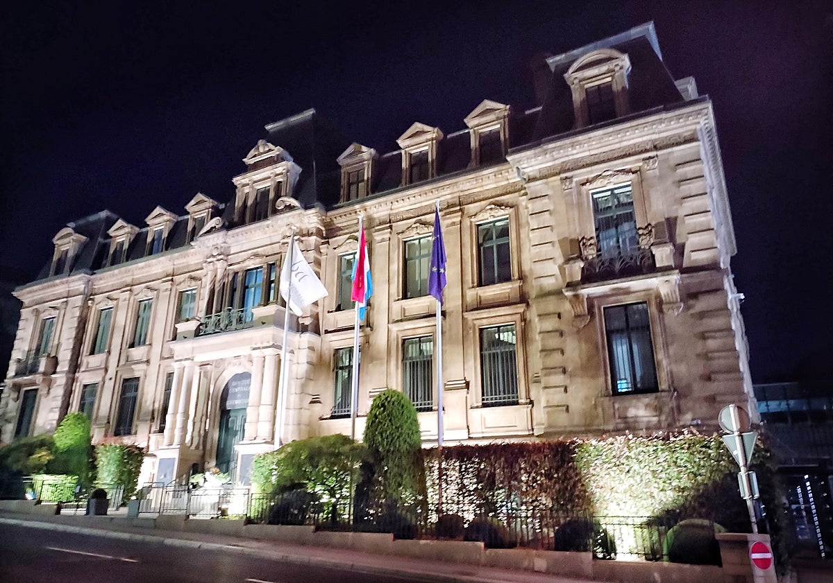 Imagen principal - Wanderng at night.