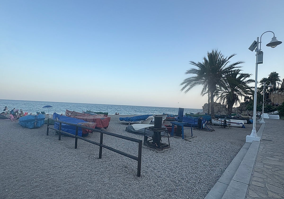 Photo of the boats on Burriana beach.