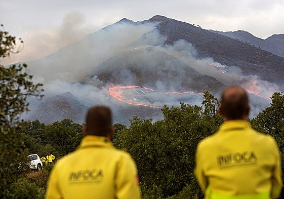Infoca personnel during the Sierra Bermeja fire in 2022.