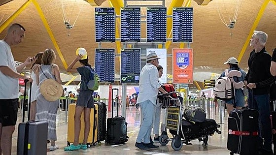 International tourism hits record highs: Spain receives 64 million passengers by air up to July, with Brits leading the way
