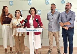 Margarita Del Cid with councillors from her governing team.