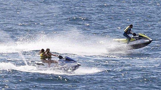 Fuengirola Local Police join forces with Guardia Civil to monitor jet skis