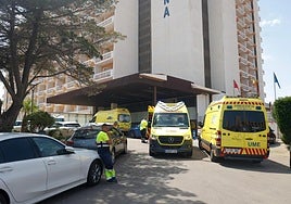 Health workers outside the Cavanna hotel in La Manga on Sunday morning.