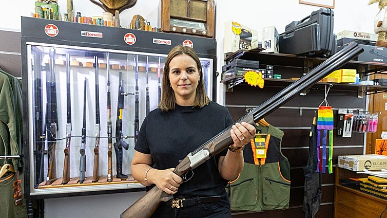 The Granada gunsmith with an army of followers