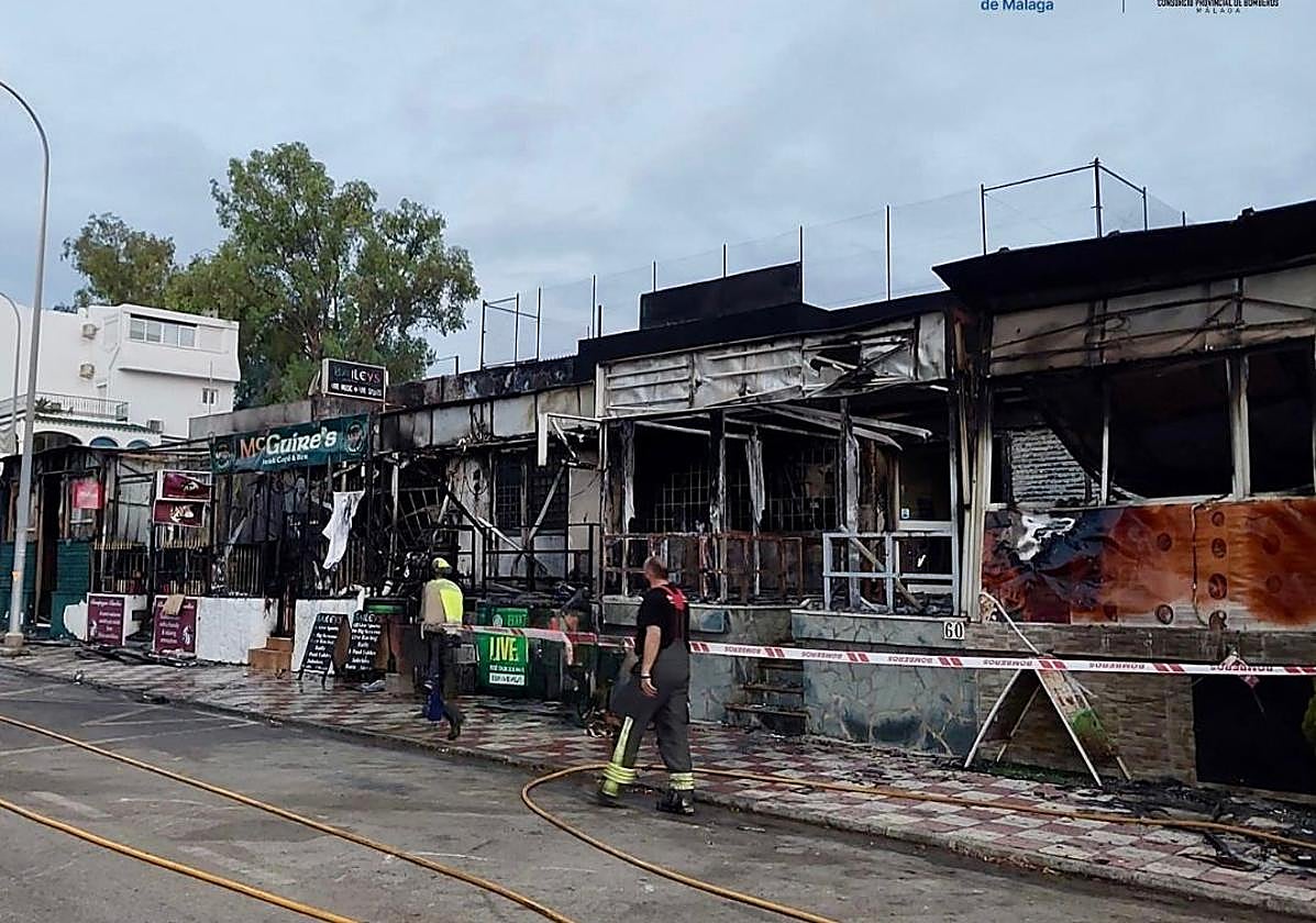 Seven pubs and supermarket hit by major early-morning blaze in Costa del Sol resort