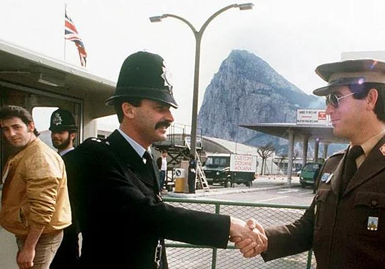 An officer from the National Police greets his British counterpart at the border, hours before the full reopening of Gibraltar's border with Spain on 4 February 1985. The reopening of this "little Berlin Wall", as some still remember it, opened a path towards a normality that has not yet been finalised.