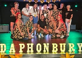 Tony Whitehouse (c) during a previous Daphonbury fundraiser in Benalmádena.