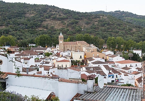 The town of Aracena perfectly preserves its rural essence.
