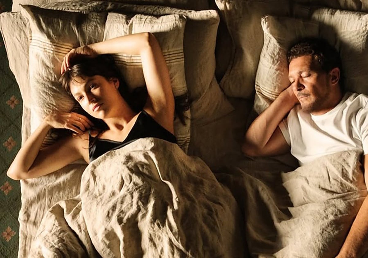 Úrsula Corberó and Antonio Banderas, in the first official image of Rose's Baby.