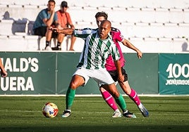 Antequera's Biabiany holds off his opponent.