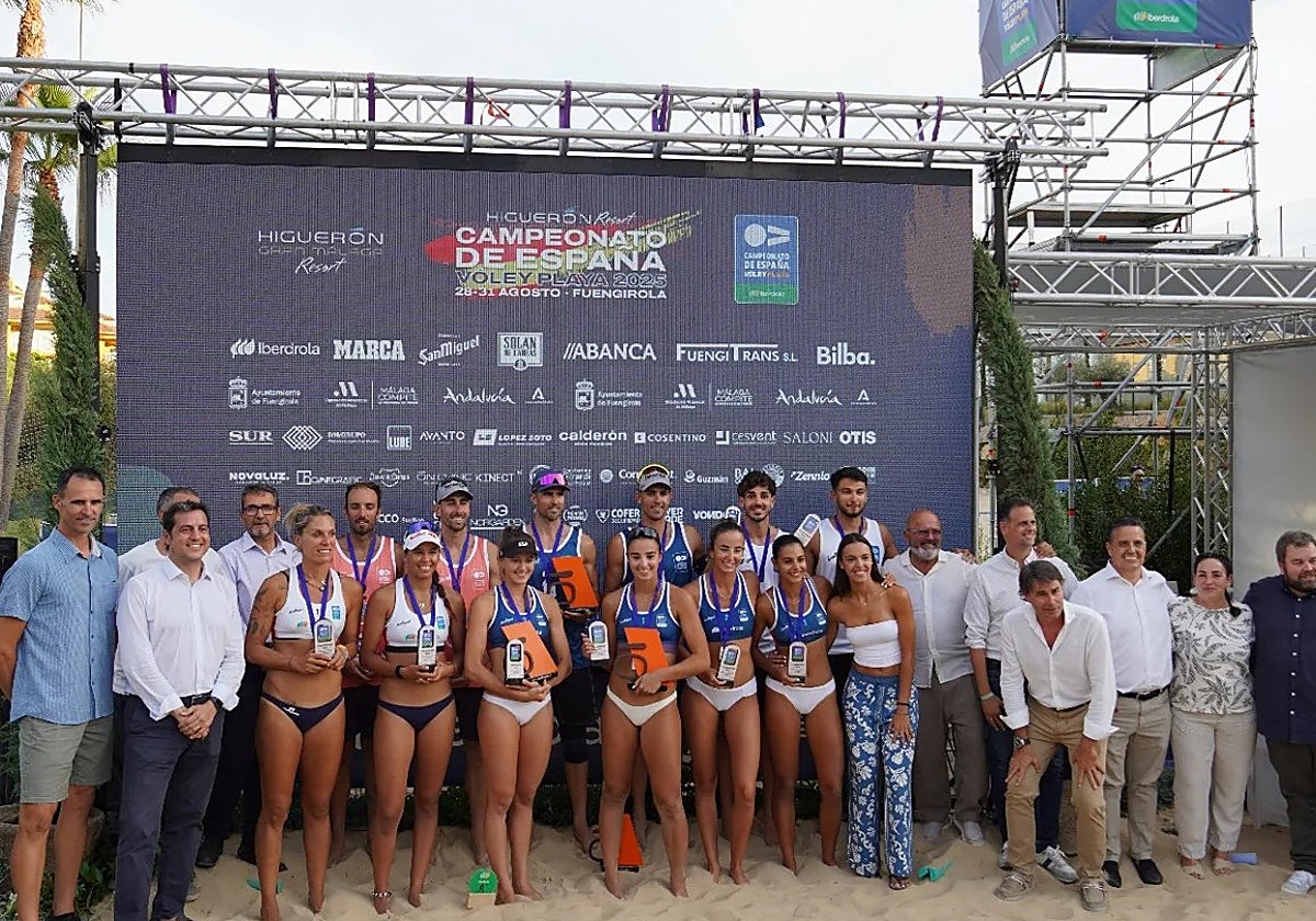 The medal winners following the conclusion of the tournament.